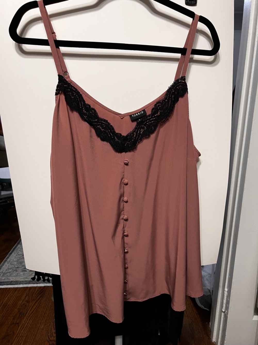 torrid dusty rose cami with black lace trim